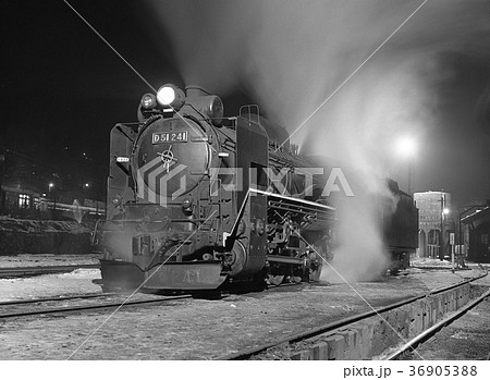 夜の蒸気機関車 36905388