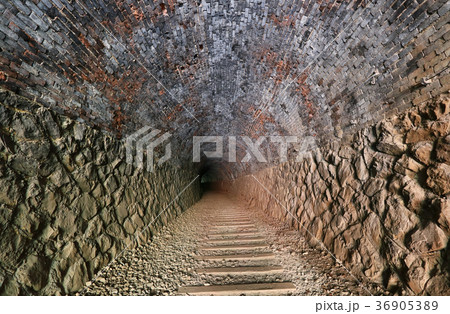 明治のトンネル内部 36905389