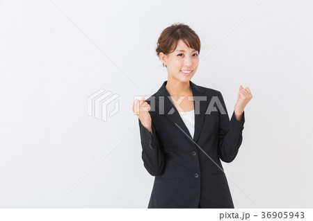笑顔の女性　ビジネス 36905943