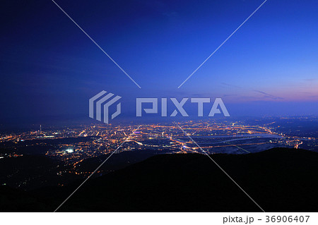 台湾 陽明山 夕闇 36906407
