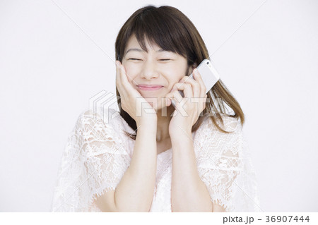 若い女性のポートレート　 36907444