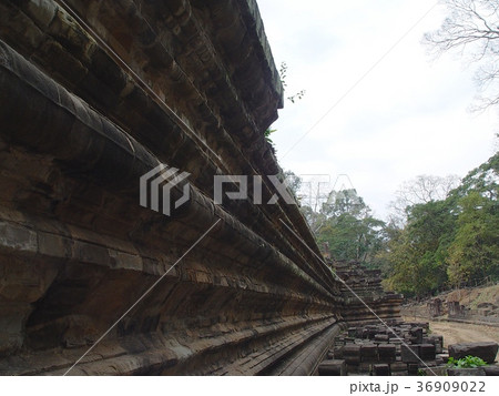 バプーオン寺院の外壁（アンコール遺跡群~「アンコール･トム」シェムリアップ／カンボジア） 36909022