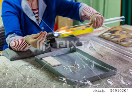 Hands of a glassblower woman Hands of a glassblower woman 36910204