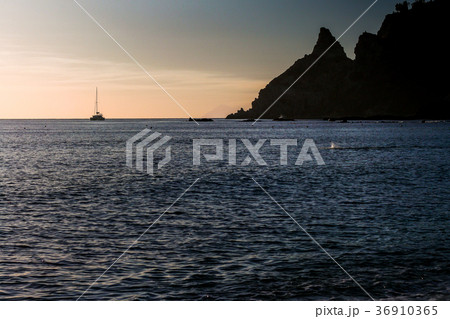sea with the sun in the evening sea with the sun in the evening 36910365