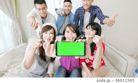 young people show screen to you 36911565