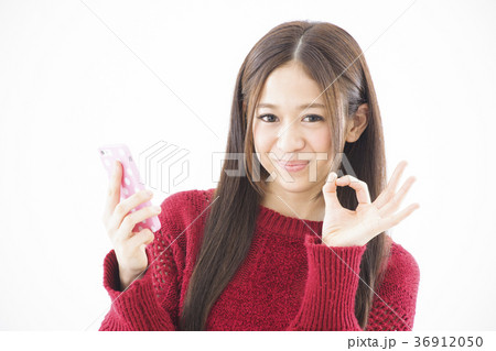 女性 若い女性 笑顔 ライフスタイル 女性 若い女性 笑顔 ライフスタイル 36912050
