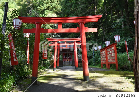 湯涌稲荷神社　赤鳥居　金沢湯涌温泉 36912168