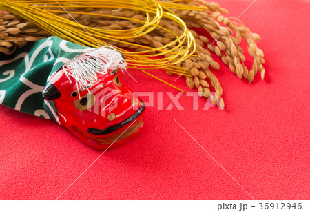 正月イメージ　秋祭りイメージ　獅子舞　稲穂 36912946