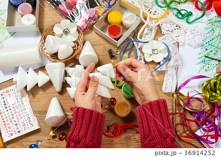 Children make crafts and toys, christmas tree Children make crafts and toys, christmas tree 36914252