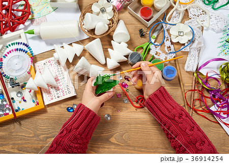 Children make crafts and toys, christmas tree Children make crafts and toys, christmas tree 36914254