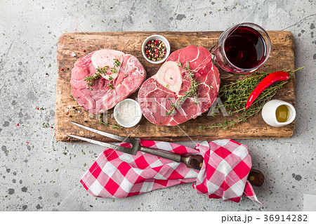 Fresh veal shank slices 36914282