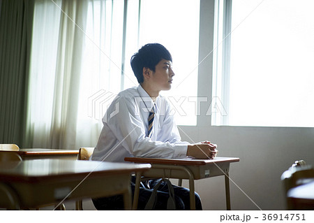 教室にいる学生の写真素材