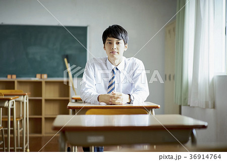 教室にいる学生 教室にいる学生 36914764