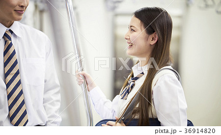 電車通学をする学生 電車通学をする学生 36914820