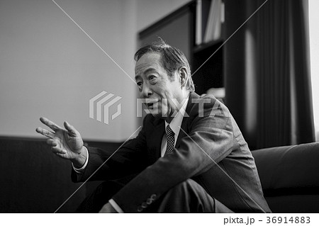 ビジネスマン　モノクロ 36914883