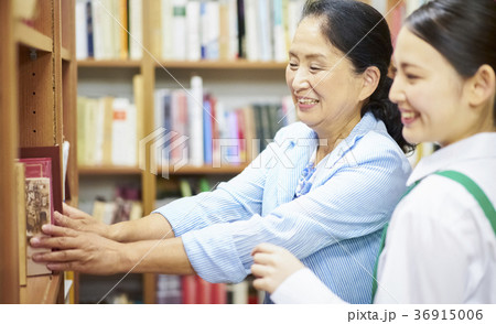 図書館 シニア 図書館 シニア 36915006