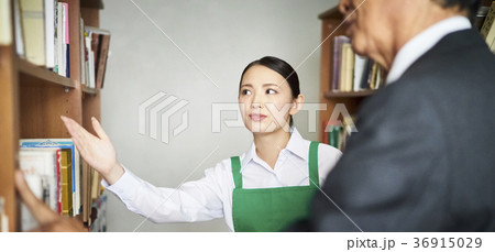 働く図書館司書 働く図書館司書 36915029