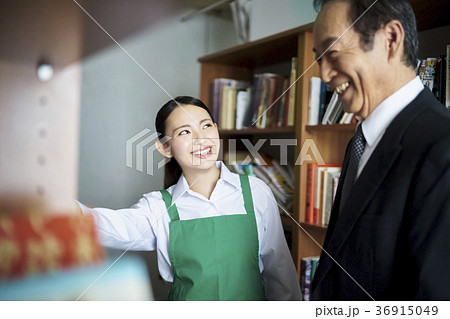 働く図書館司書 働く図書館司書 36915049