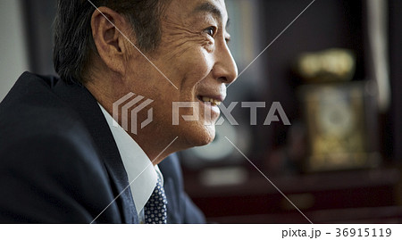 ビジネスマン　シニア 36915119