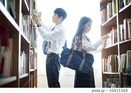 図書館にいる学生 36915368