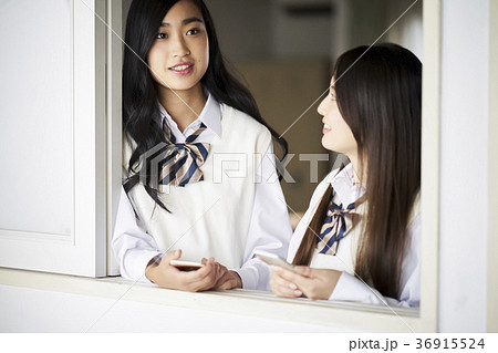 教室にいる学生 36915524