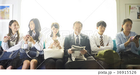 電車の乗客 36915526