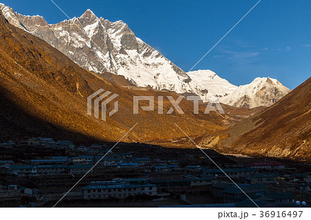 Mount. Everest, 8845m highest mountain. 36916497