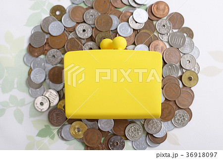 財布と硬貨 36918097