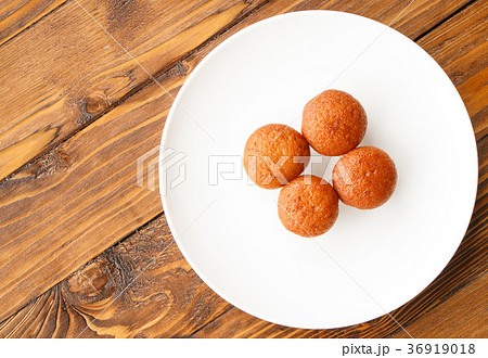 Banana muffin cake 36919018