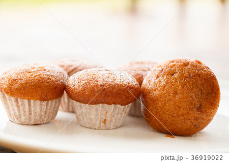 Banana muffin cake 36919022