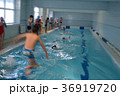 swimming children in swimming lessons 36919720