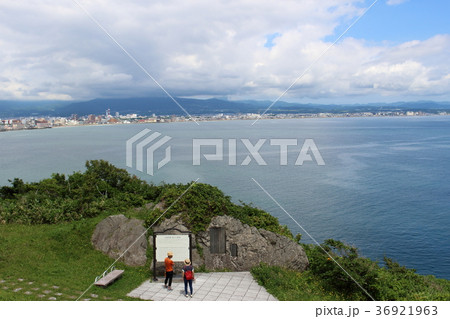 立待岬と湯の川温泉方向の海 36921963
