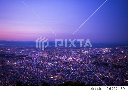 もいわ山からの眺め(札幌の街並み+夜景+夕焼け) もいわ山からの眺め(札幌の街並み+夜景+夕焼け) 36922180