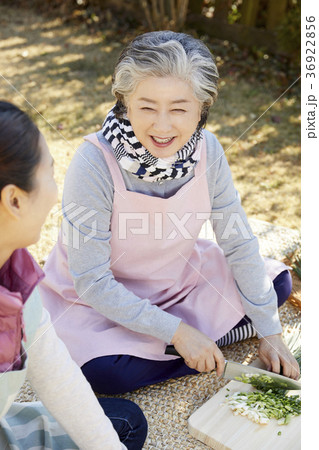 高齢者 老人 笑顔 36922856