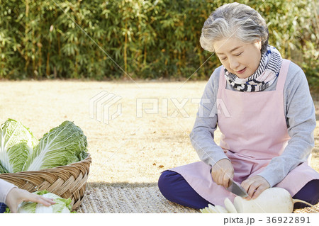 高齢者 老人 女性 36922891