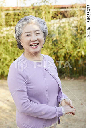 高齢者 老人 笑顔 36923038