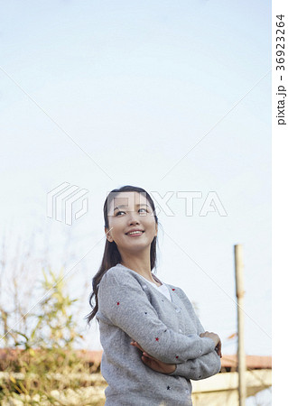 笑顔 微笑 微笑み 36923264