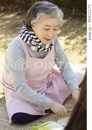 高齢者 老人 女性 36923272