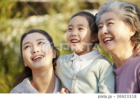 家族 ファミリー 笑顔 36923318