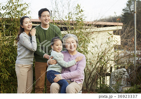 家族 ファミリー 屋外 36923337