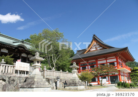 宗佐厄除八幡神社　青空の神楽殿 36923570