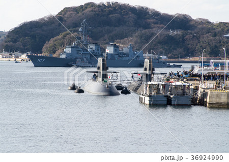 横須賀の自衛艦群 36924990