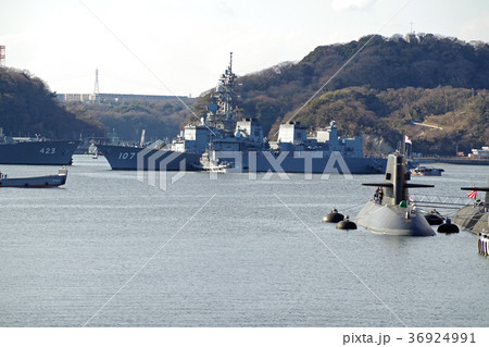 横須賀の自衛艦群 36924991