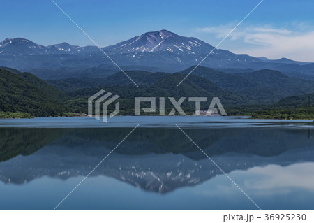 夏の北海道、大雪山とリフレクション 36925230