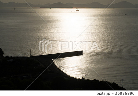 瀬戸の海の夜明け 瀬戸の海の夜明け 36926896