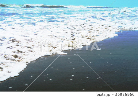 千葉県九十九里浜の殿下海水浴場の波、砂浜、青空など 36926966