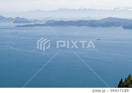瀬戸内海を行く船と海峡の景色 36927189