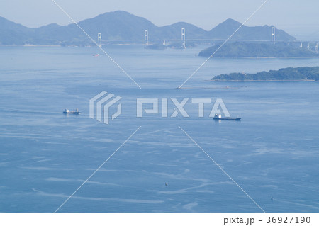 瀬戸内海を行く船と海峡の景色 36927190