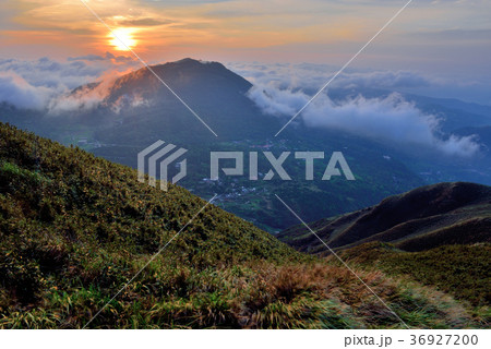 台湾 陽明山 日の出 36927200