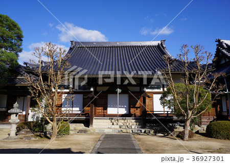 城下町津山の西寺町を東西に走る旧出雲街道に面して建つ「大圓寺」：本堂 36927301